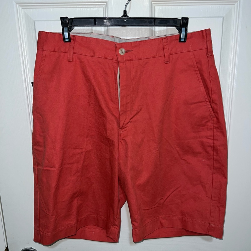 Bills Khakis Parker short, NEW WITH TAGS, standard fit, 33 waist, coral color